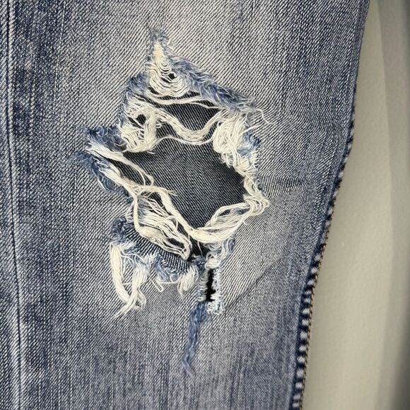 Silver‎ Santorini Denim Jeans Distressed Size 26 Ankle Cropped 2 Low Rise - Picture 4 of 8